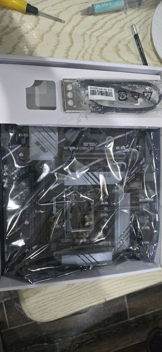 Asus prime b760 PLUS в идеале фулл комплект