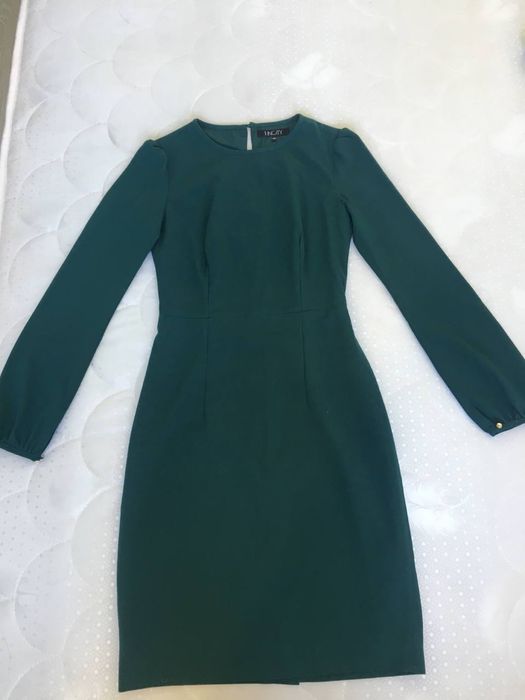 Платье с длинным рукавом