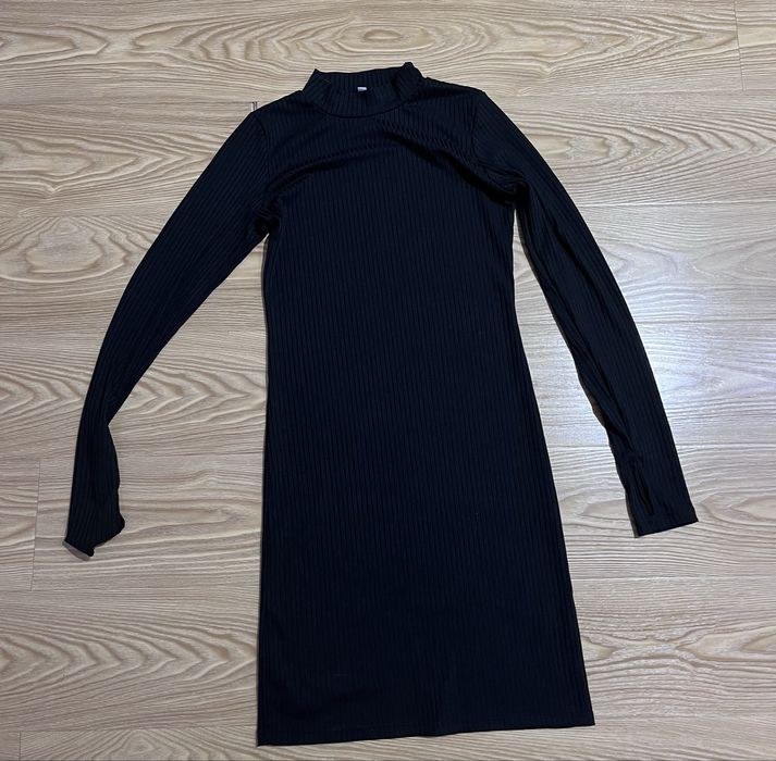 Платье прямое черное