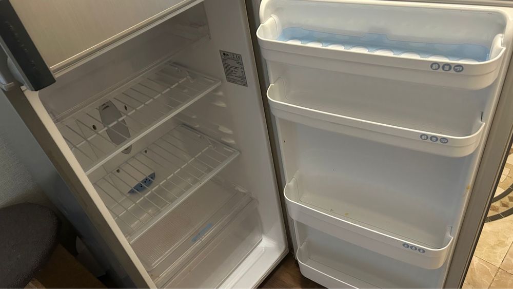 Продаю Холодильник LG