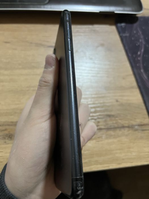 Продам Айфон 7 плюс