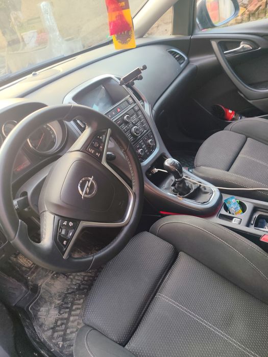Vând Opel Astra J
