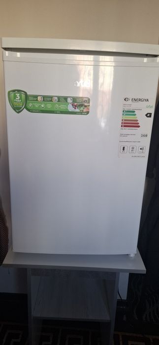 Artel muzlatgich model HS 137RN va stoli bilan