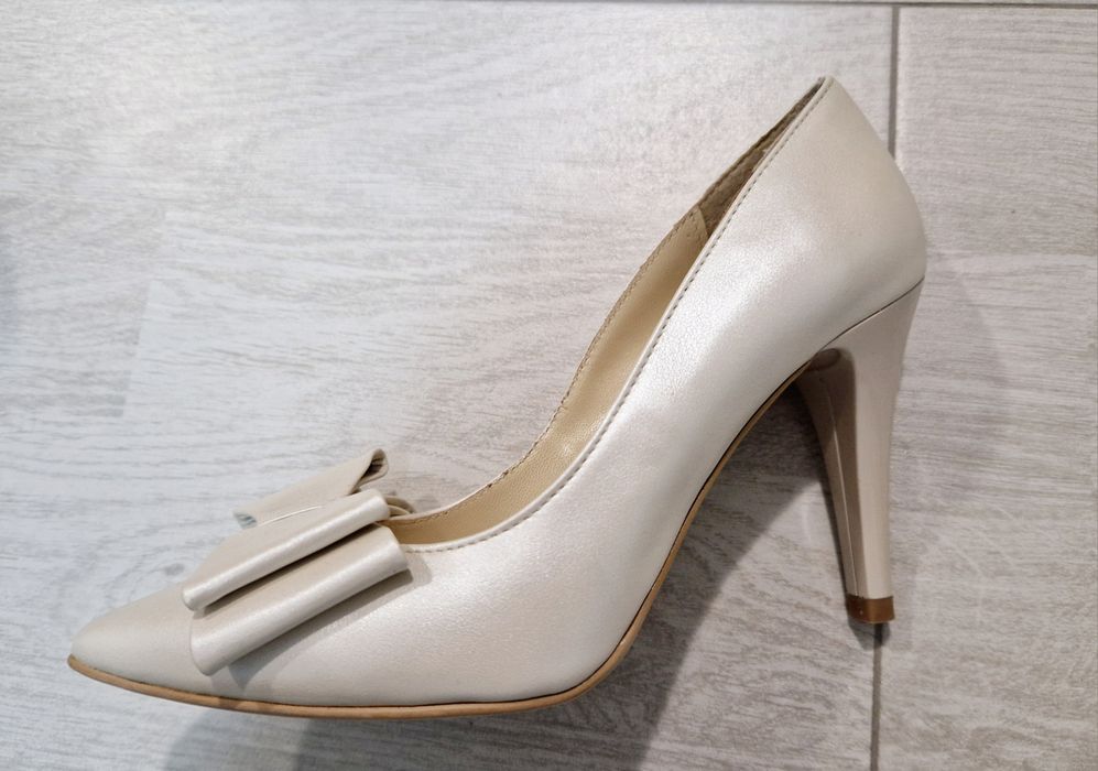 Pantofi nude din piele, 36