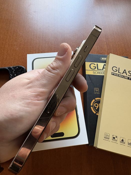 Iphone 14pro gold