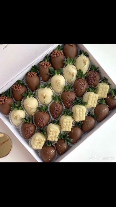 клубника и банан в шоколаде