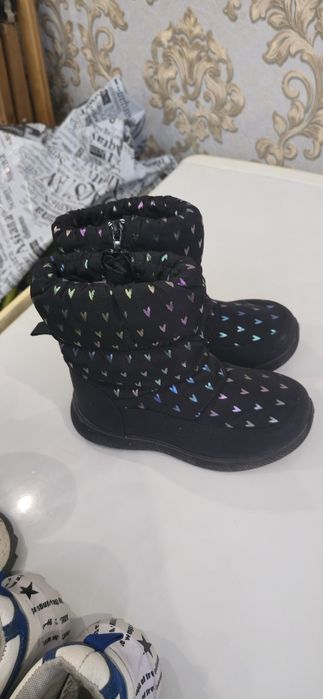 Продам детскую обувь