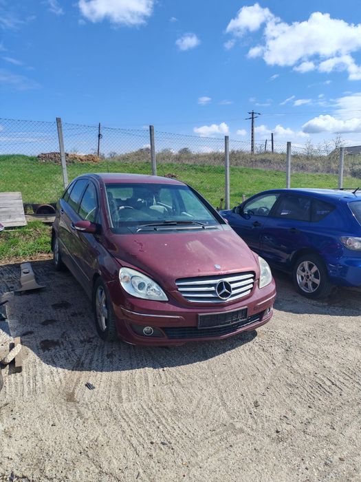 Dezmembrez Mercedes B 200