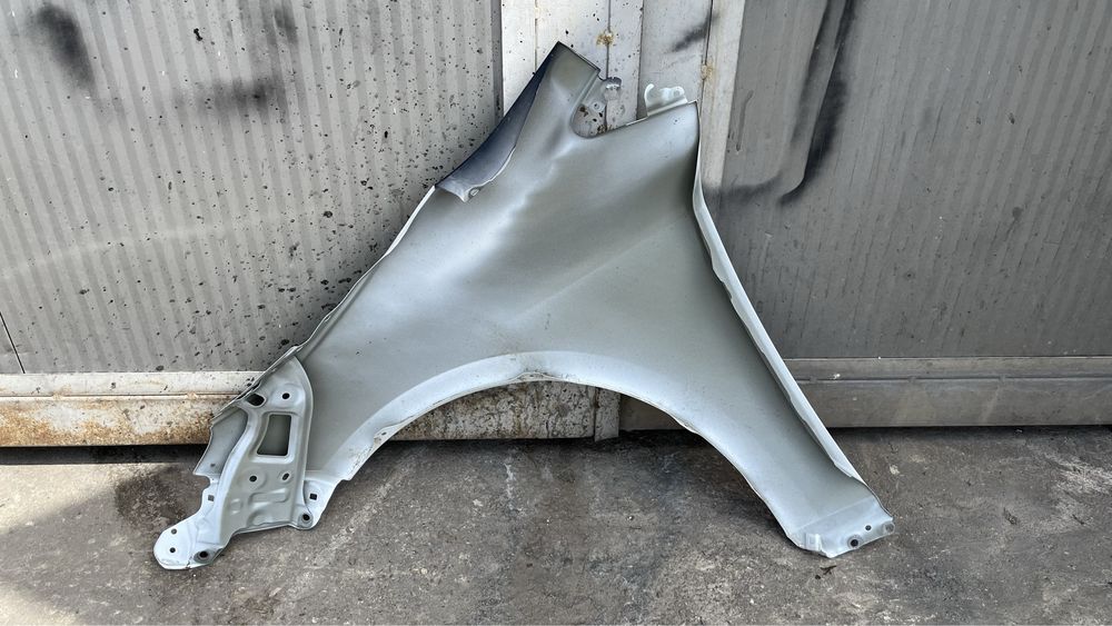 Десен и ляв  калник Toyota corolla 18-