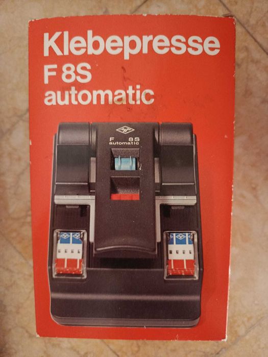 Echipamente Foto Retro & Diafilme: Kaiser diacut 1, Presă film, Masă luminoasă, Proiector AFI 5025