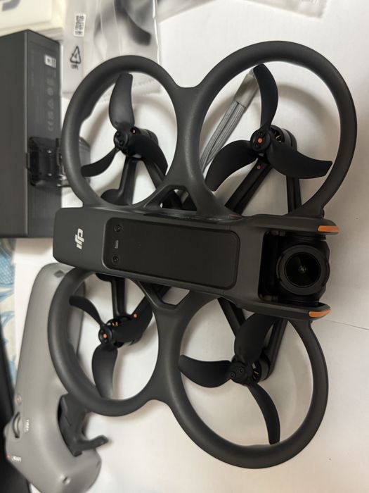 дрон DJI Avata 2 combo с очила джойстик и 3 батерий