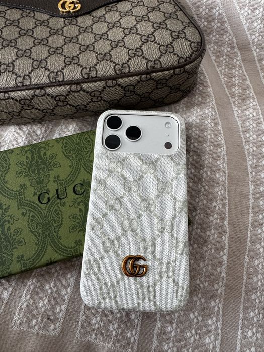 Чехол на Iphone 17 pro max gucci новый в упаковке