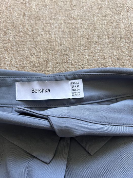 Поличка Bershka
