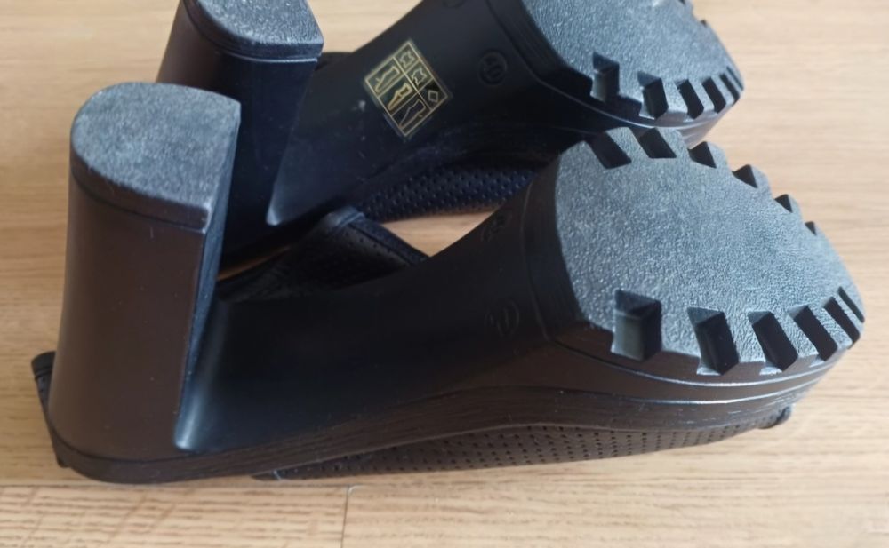 Обувки (токчета и сандали)