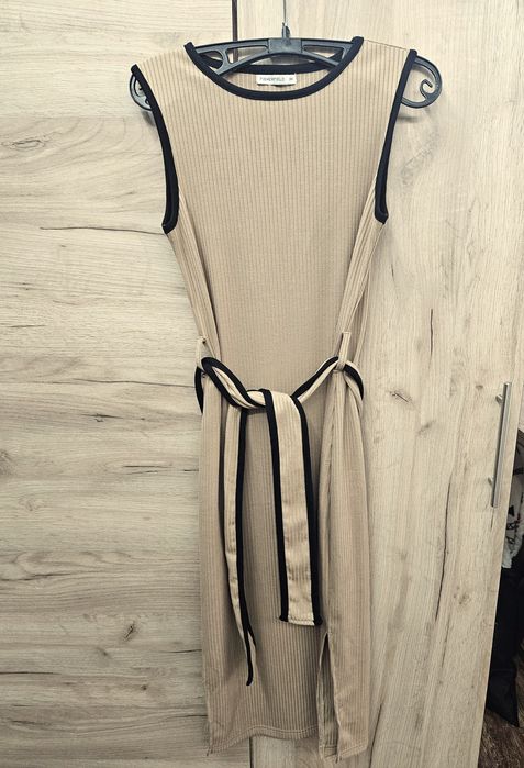 Rochie bej midi elasteca