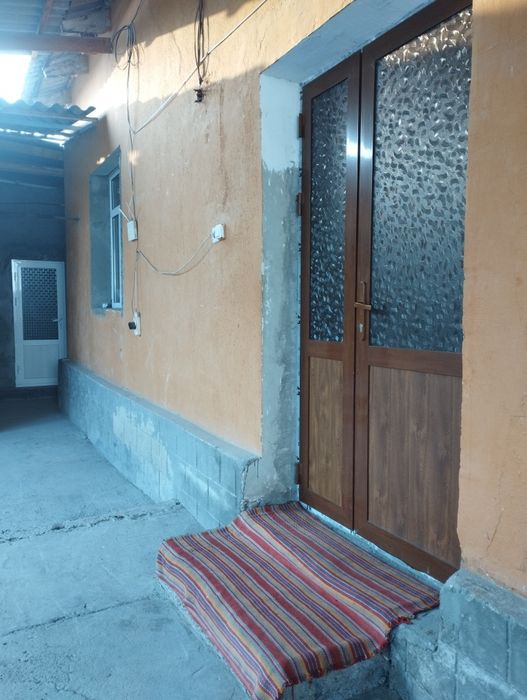 Hovli joy sotiladi. Srochno. 6+ sotix, 5 xona