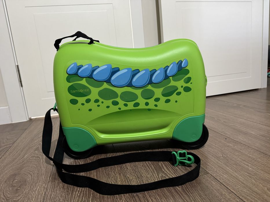 Детский чемодан новый