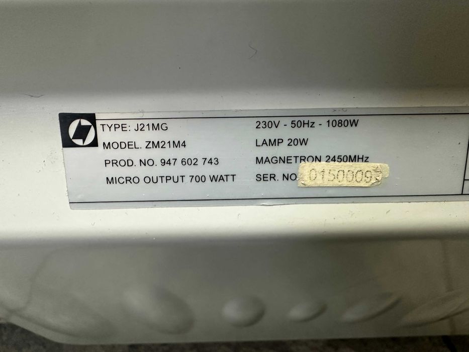 Микровълнова с грил Zanussi ZM21M4 700W 21l