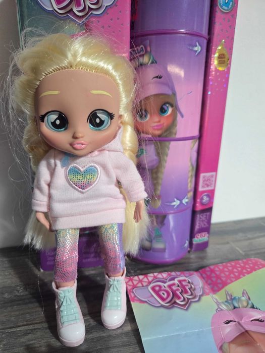 CRY babies,  BFF, au cutia si accesoriile,  ca noi