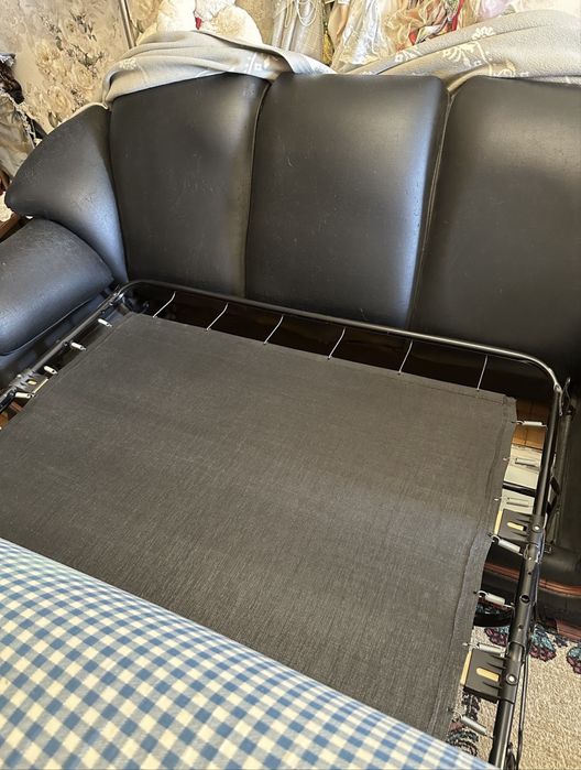 Продам Кожаный диван