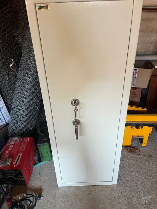 Масивна каса за ловни оръжие