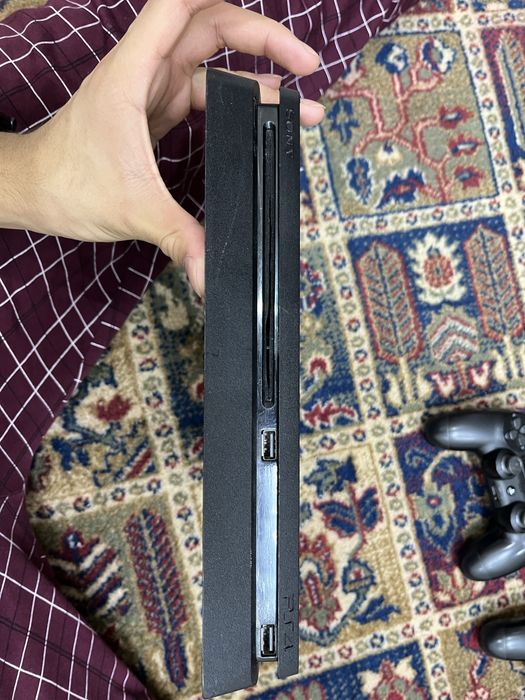 Ps 4 slim 1Tb 2 джойстика