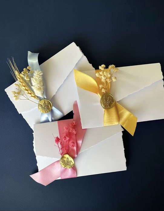 Изработка на сватбени покани, бутониери, сватбени подаръци