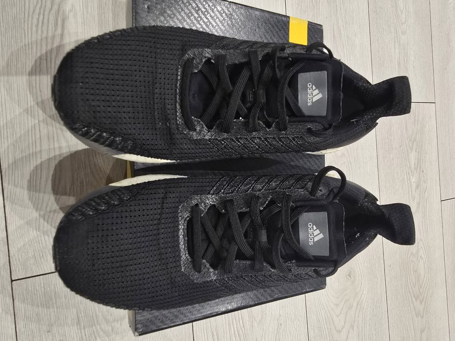 Adidas  Boost  second hand nr 46 originali in cutie