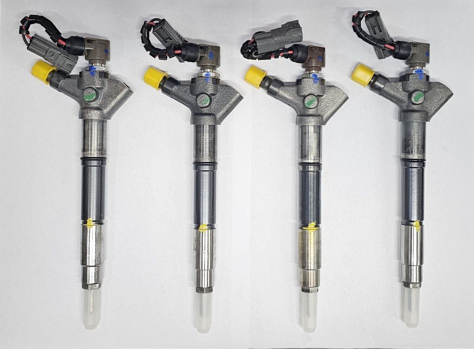 Injectoare noi reconditionate Toyota rav4 Denso cu fir cu 2 ani garanție! 236700R040, 236700R041
