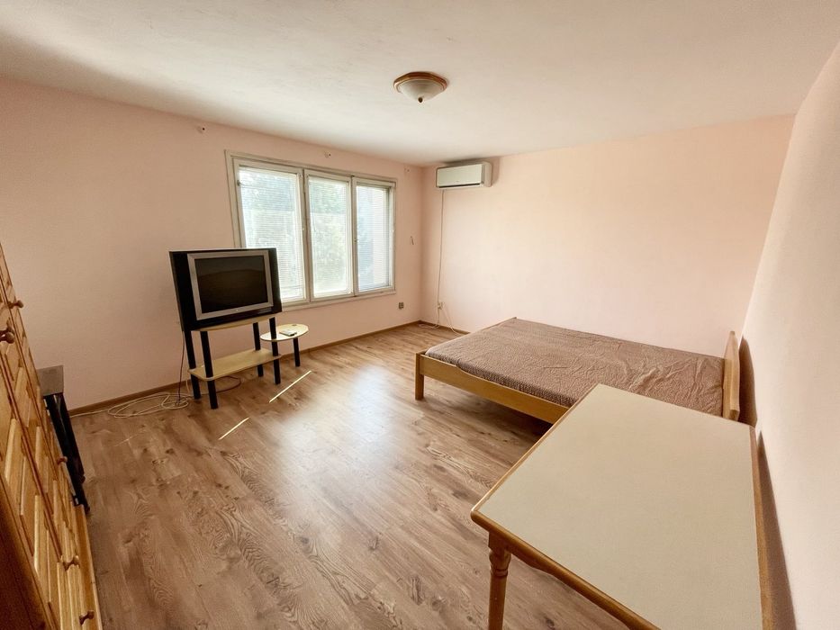 Самостоятелна къща под наем гр.Русе кв.Средна кула