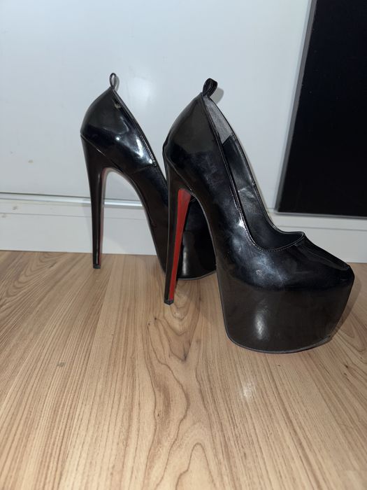 Обувки на висок ток