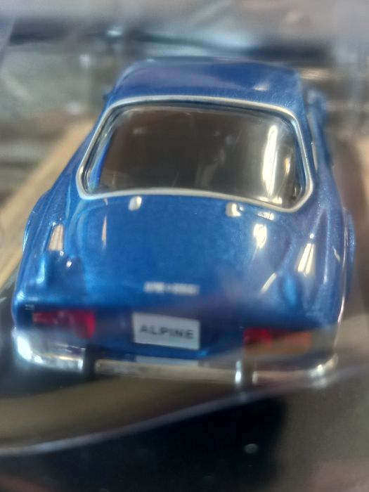 колекционерски метални колички 1;43