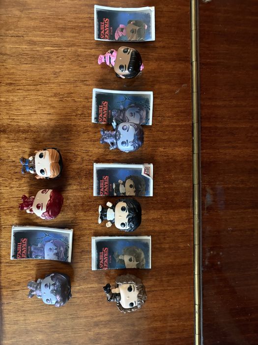 Игрушки Очень странные дела из Киндер Джой