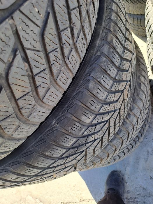 Гуми 295 40 21 продава