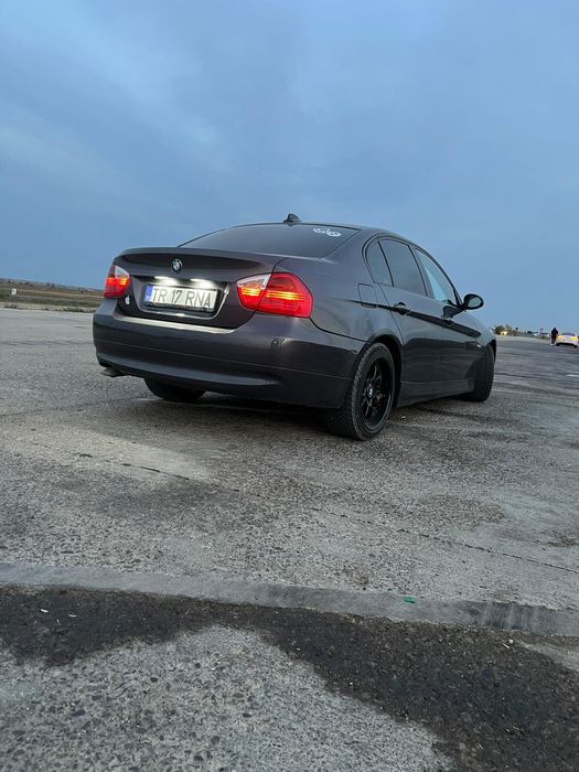 Vând BMW E90  motor M47