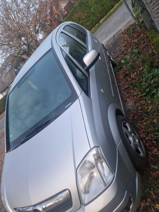 Sa vand o masina opel meriva