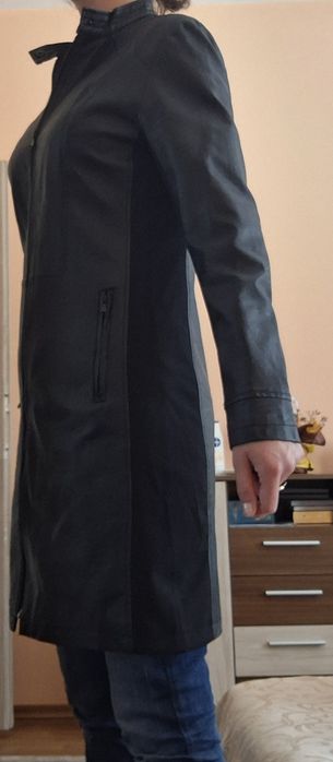 Дамско кожено, вталено манто черно