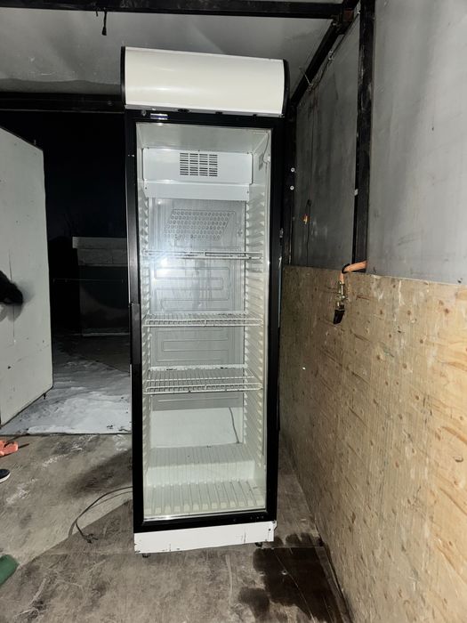 Продам холодильник для соков.