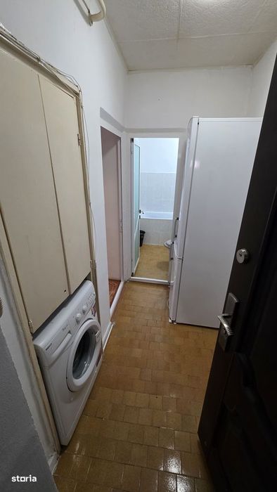 Vand garsoniera et. 4 zona Spital