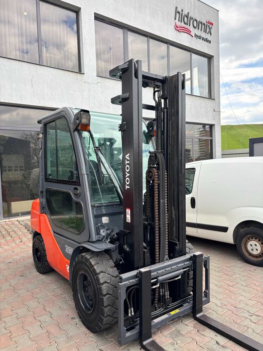 Stivuitor - Motostivuitor Toyota Diesel 3.5t Cabină An fabricație: 11/2018