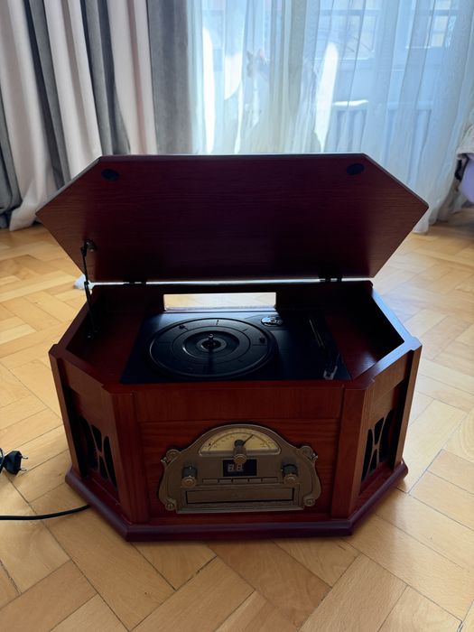 Aparat audio multifunctional cu mai multe intrari - Vinyl pick-up, CD, Radio, Caseta, SD și USB
