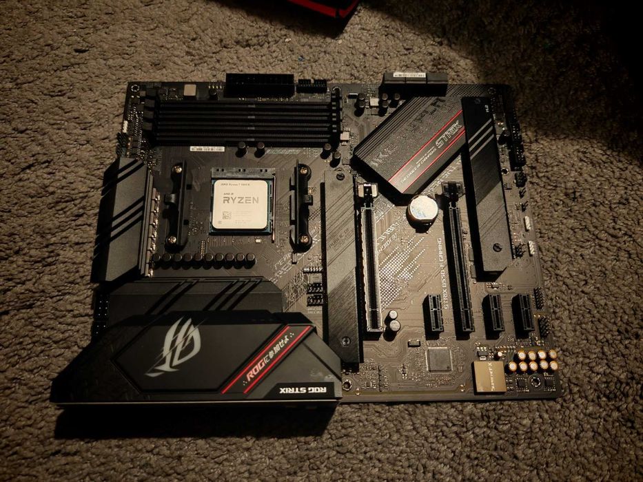 ASUS ROG STRIX B550-F GAMING + RYZEN 7 5800X 8-Core (4.7 GHz ) AM4