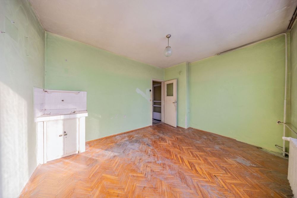 Продава се Тристаен апартамент в Плевен, Идеален център - 91 кв.м за 645 €/кв.м - Снимка #4