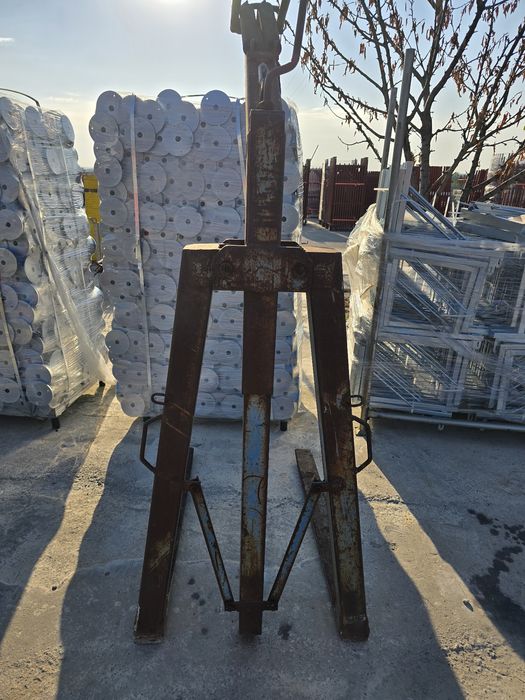 Вилици за кран и кюбели италиански 1500кг