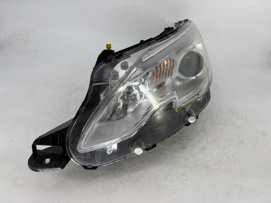 Far stanga/dreapta Peugoet 2008 an 2014