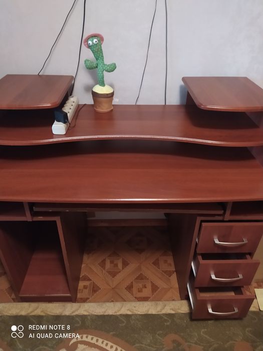 Стол компьютерный