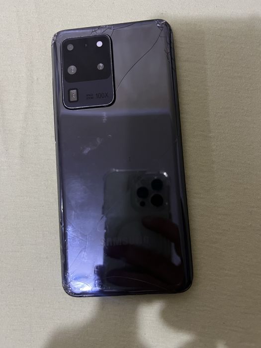 Vand telefon pentru piese.