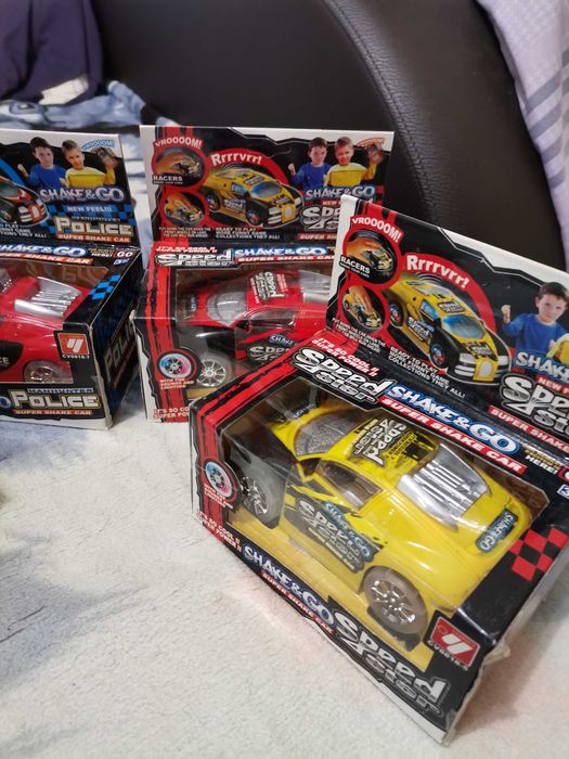 Vînd 12 mașinuți polițe copii