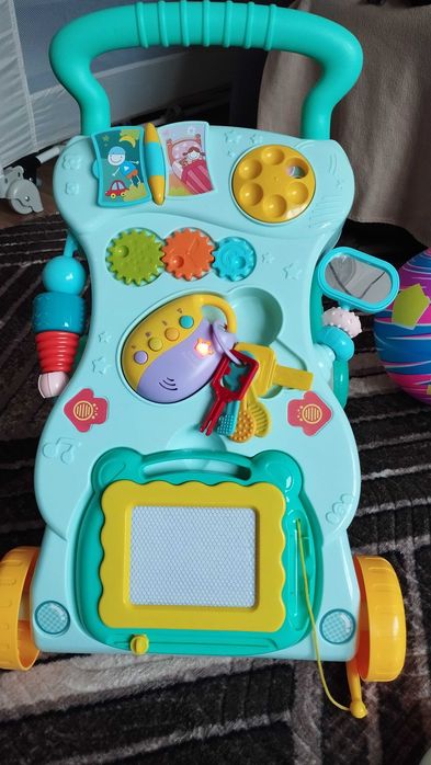 Продавам бебешки уокър