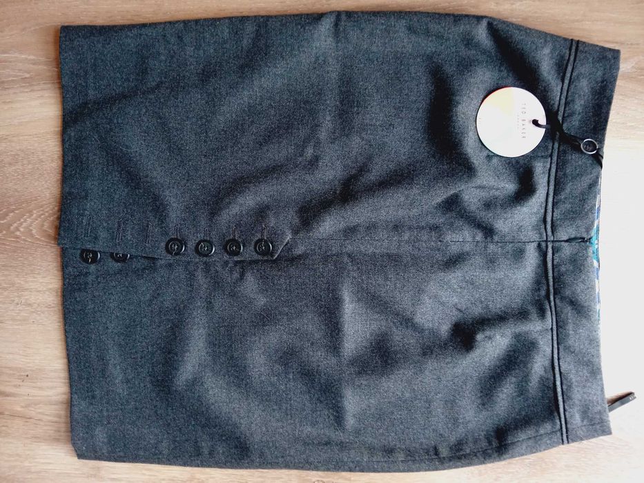 Ted Baker 98% wool пола